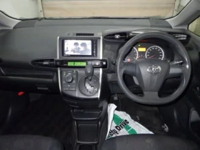 Toyota WISH  с аукциона в Японии