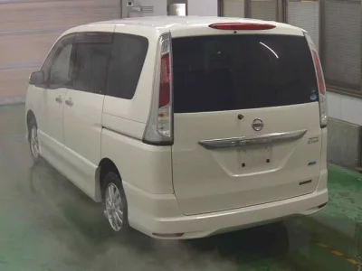 Nissan SERENA  с аукциона в Японии