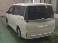 Toyota VOXY лот № 3613 оценка 3.5  с аукциона в Японии 1