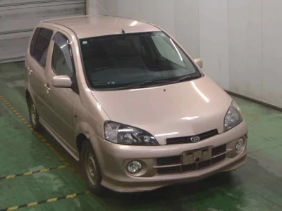 Daihatsu YRV