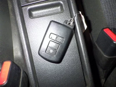 Toyota SIENTA  с аукциона в Японии