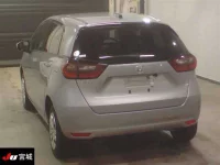 Honda FIT лот № 2024 оценка RA  с аукциона в Японии 1