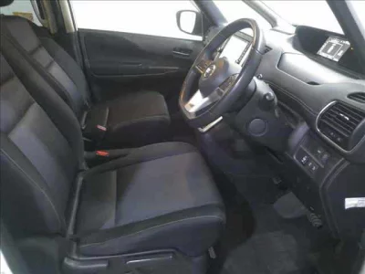 Nissan SERENA  с аукциона в Японии