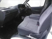 Toyota HIACE VAN лот № 9013 оценка R  с аукциона в Японии 2