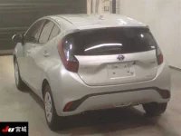 Toyota AQUA лот № 2017 оценка R  с аукциона в Японии 1