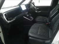 Toyota VOXY лот № 2016 оценка 4.5  с аукциона в Японии 2