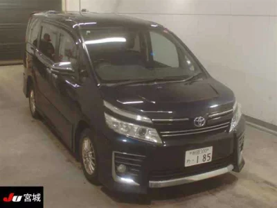 Toyota VOXY  с аукциона в Японии