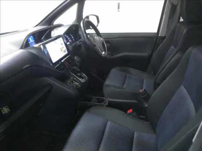 Toyota VOXY  с аукциона в Японии