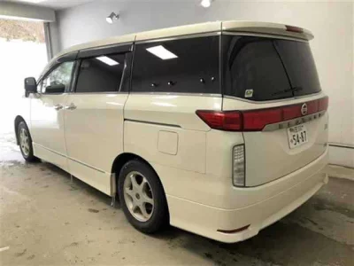 Nissan ELGRAND  с аукциона в Японии
