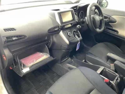 Toyota WISH  с аукциона в Японии