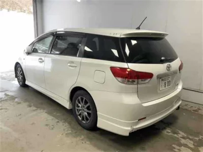 Toyota WISH  с аукциона в Японии