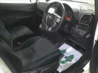 Toyota RACTIS лот № 4326 оценка R  с аукциона в Японии 3