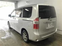 Toyota NOAH лот № 10096 оценка 3.5  с аукциона в Японии 1