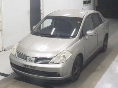 Nissan TIIDA LATIO  с аукциона в Японии