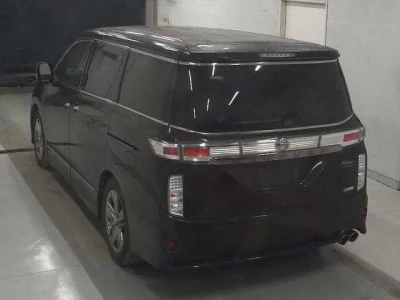 Nissan ELGRAND  с аукциона в Японии