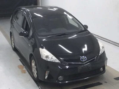 Toyota PRIUS ALPHA  с аукциона в Японии