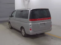 Nissan ELGRAND лот № 8519 оценка R  с аукциона в Японии 1