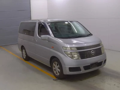Nissan ELGRAND  с аукциона в Японии