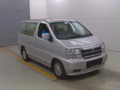 Nissan ELGRAND  с аукциона в Японии