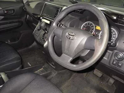 Toyota WISH  с аукциона в Японии