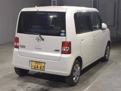Toyota PIXIS SPACE  с аукциона в Японии