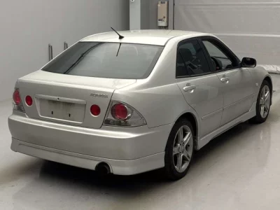 Toyota ALTEZZA  с аукциона в Японии