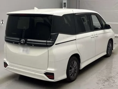 Toyota VOXY  с аукциона в Японии