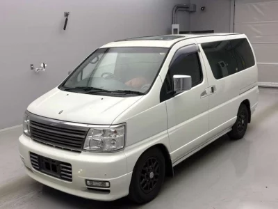 Nissan ELGRAND  с аукциона в Японии