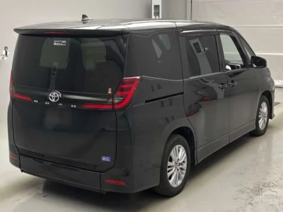 Toyota NOAH  с аукциона в Японии