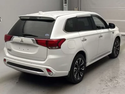 Mitsubishi OUTLANDER PHEV
