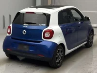 Smart FORFOUR лот № 5069 оценка 4  с аукциона в Японии 1