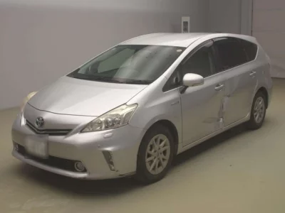 Toyota PRIUS ALPHA  с аукциона в Японии