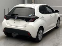 Toyota YARIS лот № 377 оценка 4  с аукциона в Японии 1