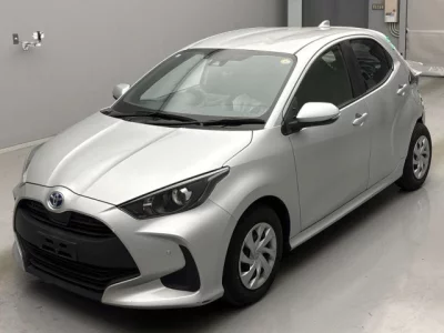 Toyota YARIS  с аукциона в Японии