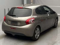 Peugeot 208 лот № 18142 оценка 4  с аукциона в Японии 1