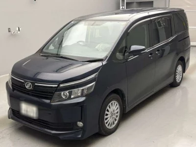 Toyota VOXY  с аукциона в Японии