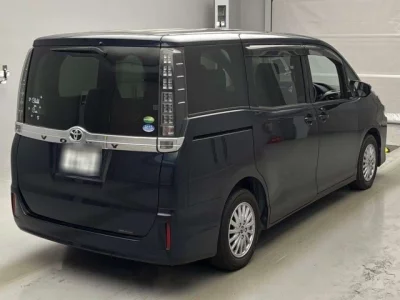 Toyota VOXY  с аукциона в Японии