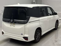 Toyota VOXY лот № 505 оценка 4  с аукциона в Японии 1