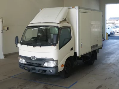 Toyota DYNA  с аукциона в Японии