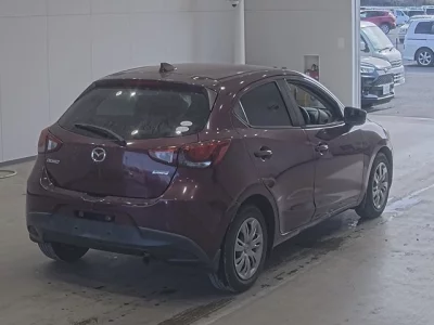 Mazda DEMIO  с аукциона в Японии