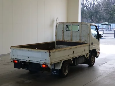 Toyota DYNA  с аукциона в Японии