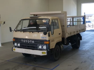 Toyota DYNA  с аукциона в Японии