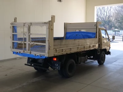 Toyota DYNA  с аукциона в Японии