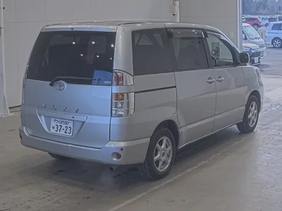 Toyota VOXY  с аукциона в Японии