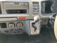 Toyota HIACE VAN лот № 20330 оценка 3  с аукциона в Японии 4