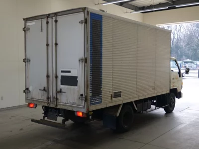 Toyota DYNA  с аукциона в Японии