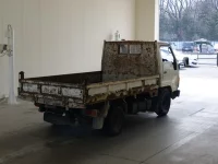 Toyota DYNA лот № 1879 оценка R  с аукциона в Японии 1