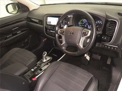 Mitsubishi OUTLANDER PHEV