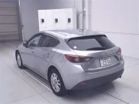 Mazda AXELA лот № 8061 оценка 4  с аукциона в Японии 1