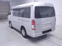 Toyota HIACE VAN лот № 2431 оценка 4  с аукциона в Японии 1